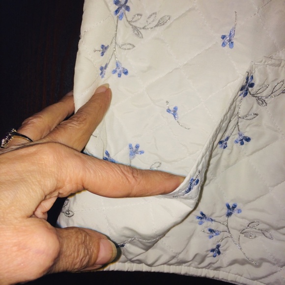 Girls size XL GAP 4 season vest.Great layering for extra warmth. - Picture 5 of 7